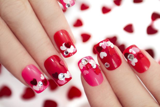 Modele de unghii de Valentine’s Day – cum îți faci manichiura pentru Ziua Îndrăgostiților