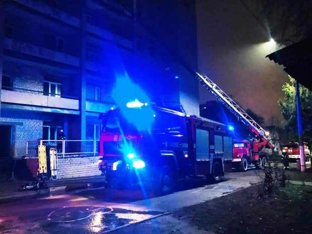 VIDEO | Trei pacienți COVID și un medic au murit într-un incendiu la o secție ATI din Ucraina