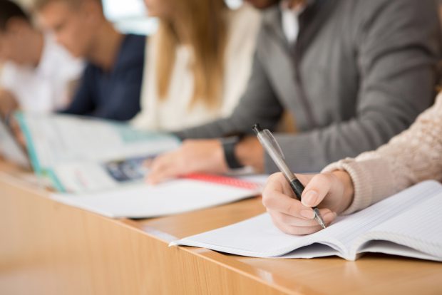 Postmodernismul – istoricul și trăsăturile curentului literar