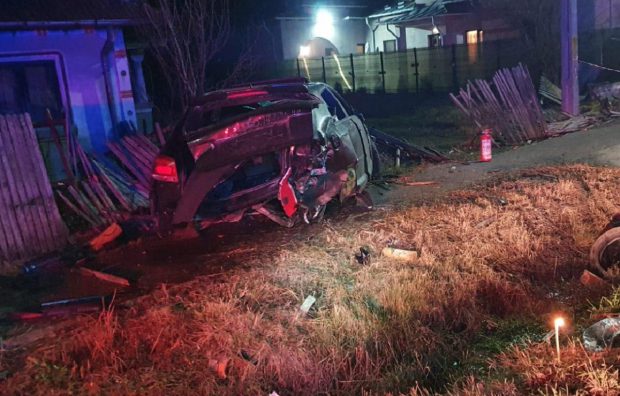 A murit tânărul care a pus o șoferiță să zică Isus și amin, apoi a bătut-o, i-a furat mașina și a făcut-o praf, în Argeș