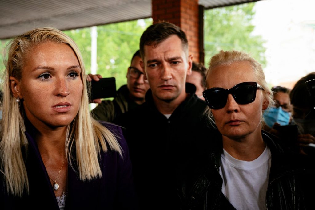 Ridicată de Poliție pe acorduri de pian. Medicul lui Navalnîi, Anastasia Vasilyeva, cânta Beethoven când a fost arestată, în semn de protest