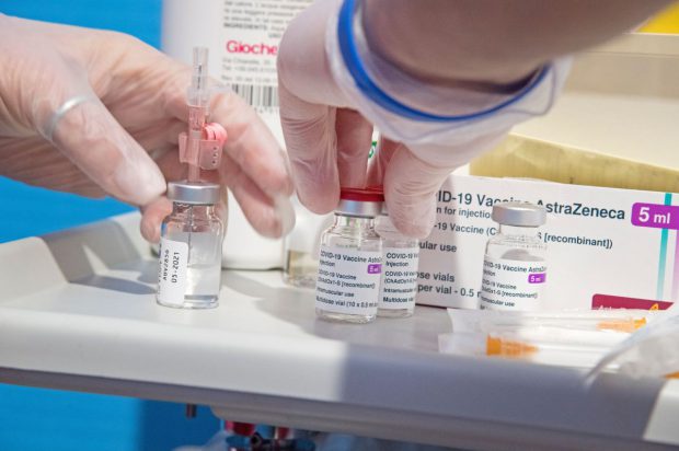 Vaccinul împotriva noilor variante COVID, gata în șase luni. AstraZeneca vrea să înceapă testele clinice la primăvară