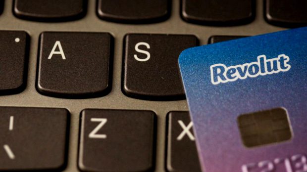 Românii care muncesc în străinătate au trimis în ţară prin Revolut peste 300 de milioane de euro anul trecut