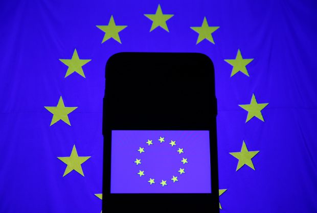 Cât timp vor mai beneficia românii de roaming gratuit la telefonia mobilă atunci când călătoresc în UE