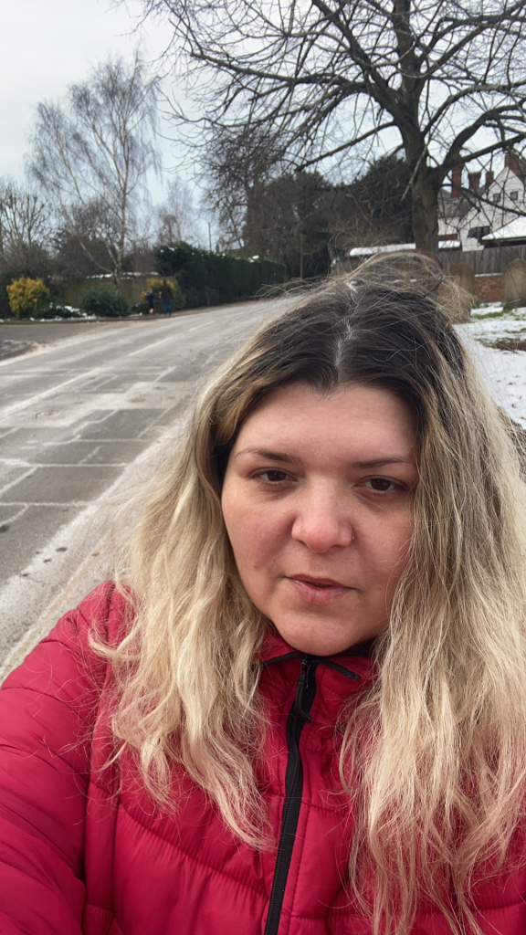 Povestea unei românce care a lăsat Londra pentru o viață la țară, la 80 km distanță: „Parcă te aștepți să apară de la orice colț Robin Hood cu gașca lui”