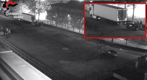 Au fost prinși ultimii cinci români care puneau pistolul la tâmplă șoferilor de TIR, îi răpeau și apoi furau tot din camioane, în Italia