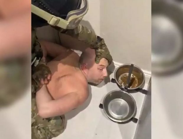 Imaginile scurse ”pentru a-i speria pe manifestanții anti-Putin”: ce se întâmplă când polițiștii intră în casa unui protestatar