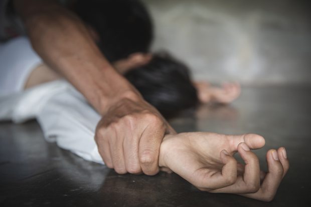 Tribunalul Brăila: Argumentele folosite de judecătoarea care a lăsat în libertate un recidivist acuzat de violarea unei fetițe de 13 ani nu există în Codul Penal