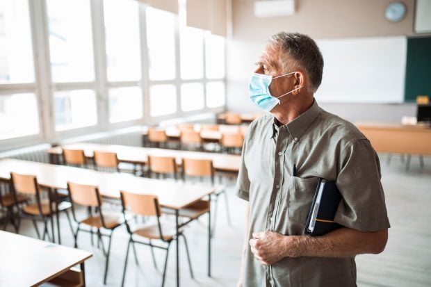 STUDIU | Care au fost cele mai mari probleme resimțite de profesori într-un an de școală online