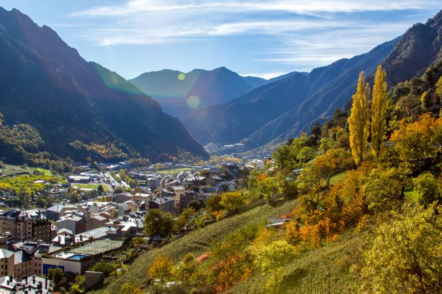 Taxe mici la înălțime. Andorra, paradis fiscal pentru youtuberi și noii îmbogățiți ai lumii digitale