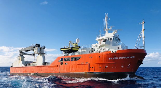 Un bărbat a supraviețuit 14 ore în Pacific, după ce a căzut peste bord, iar echipajul nu a băgat de seamă. Cum s-a salvat marinarul