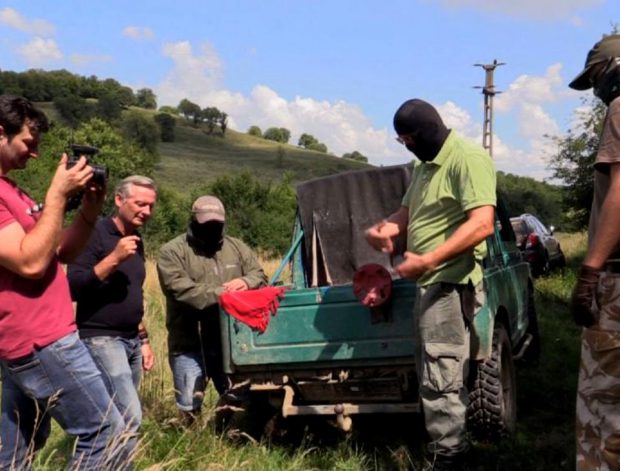 Condamnări cu suspendare pentru românii din reportajul Sky News despre presupusul trafic de arme