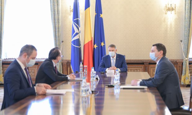 Ședință la Cotroceni. Președintele Klaus Iohannis discută cu premierul și minișri din Guvern despre fondurile europene pentru redresare