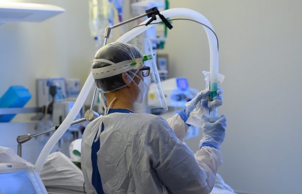 Un tânăr din Marea Britanie s-a trezit din comă, după 11 luni, fără să știe de pandemia de COVID-19