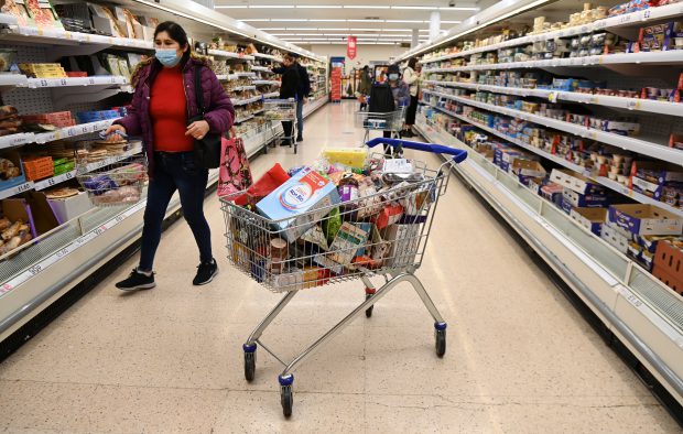Supermarketurile din Marea Britanie cer taxă de 1% pe vânzările magazinelor online, pentru ”echitate”
