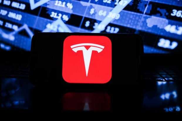 Acțiunile Tesla au scăzut cu 6% după ce Elon Musk a negat acuzațiile de hărțuire sexuală. „Să descrie un singur lucru, cicatrici, tatuaje, care nu se cunosc public”