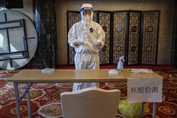 China a oferit diplomaților americani teste anale pentru COVID „dintr-o eroare”
