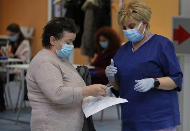La ritmul actual de vaccinare, pandemia va lua sfârșit în 7 ani, arată o analiză Bloomberg. România va atinge imunitatea de turmă în 2,6 ani