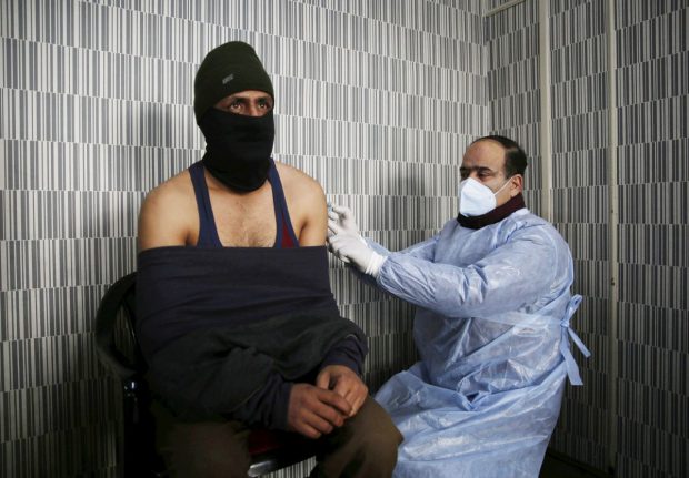 Imunizare cu două viteze: țările sărace așteaptă încă primele vaccinuri prin schema COVAX, într-un moment în care statele bogate au contractat un miliard de doze în exces