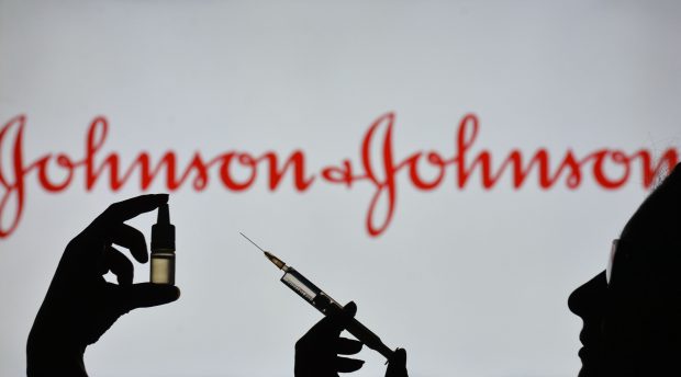 SUA: Vaccinul anti-Covid produs de Johnson & Johnson, eficiență cuprinsă între 81,7%  și 87,6%. Când ar putea ajunge serul în România