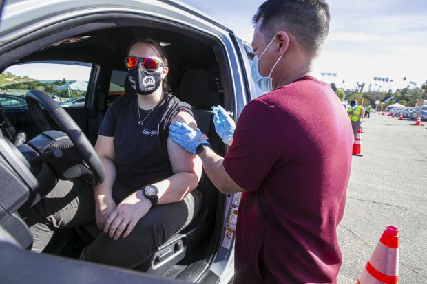 Un epidemiolog american avertizează că noua variantă COVID va deveni rapid dominantă în primăvară: ”Va lovi ca un uragan”