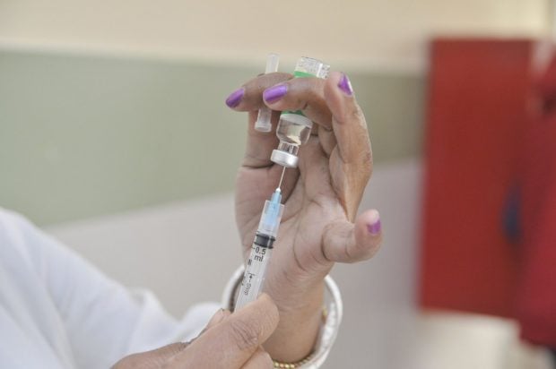 Persoanele infectate cu coronavirus vor trebui să aştepte 6 luni până la vaccinare, în Spania