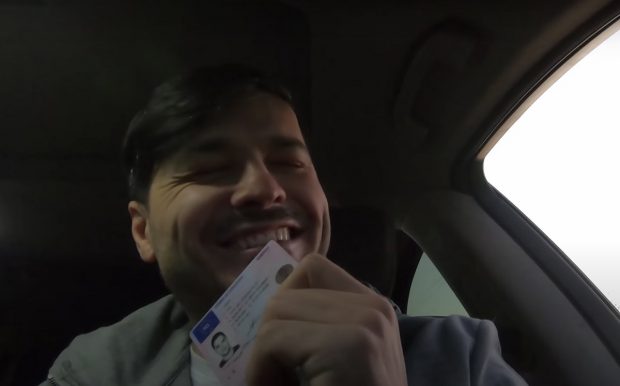 VIDEO | Liviu Vârciu a rămas fără permis, suspendat de polițiști pentru viteză: „Nu poți să dai delete? Delete ăla?”
