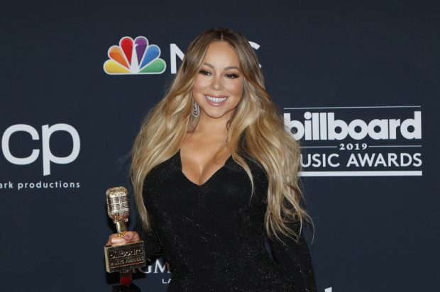 Sora cântăreței Mariah Carey îi cere în instanță artistei daune morale de 1,25 milioane de dolari