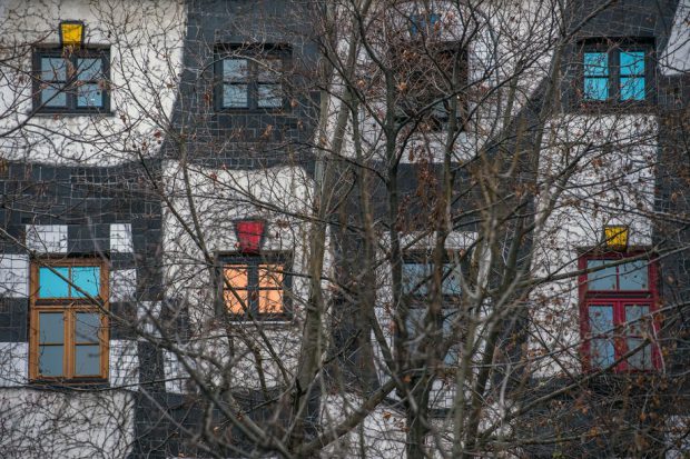 Trupul unui bărbat mort din Viena, ”uitat” timp de două luni de pompele funebre în apartamentul lui