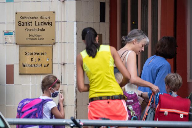 Elevii din Berlin pot opta să repete anul şcolar afectat de pandemie
