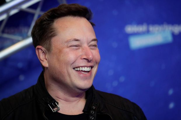 Elon Musk i-a aprins pe fanii lui Manchester United după ce a anunțat pe Twitter că vrea să cumpere echipa. Acesta a spus apoi că era doar o glumă