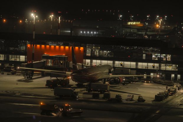 Un Boeing 777 a aterizat de urgență la Moscova, cu probleme la motor. Un incident similar, cu același model de avion, a avut loc în SUA