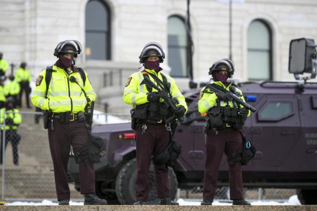Mai multe persoane au fost împușcate într-o clinică din statul american Minnesota. Agresorul a detonat și un exploziv