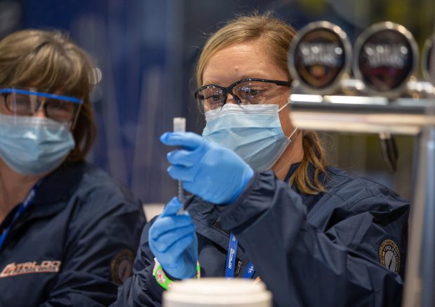 UE va primi de la Pfizer 75 de milioane de doze de vaccin în plus, în trimestrul doi, anunță Ursula von der Leyen