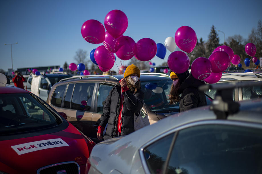 Cehia prelungește starea de urgență, după ce guvernul a ajuns la un acord de ultim moment cu autoritățile regionale