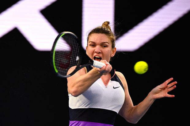 Simona Halep a trecut de Caroline Garcia, în turul 2 de la Miami. Victorie incredibilă, după ce a acuzat dureri la umărul drept