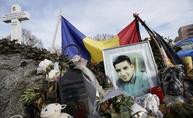 Tatăl lui Vili Viorel Păun, tânărul ucis acum un an în atentatul de la Hanau, acuză polițiștii germani de rasism. „I-am auzit spunând: «Nu cred că un țigan ar fi avut curaj civic»”