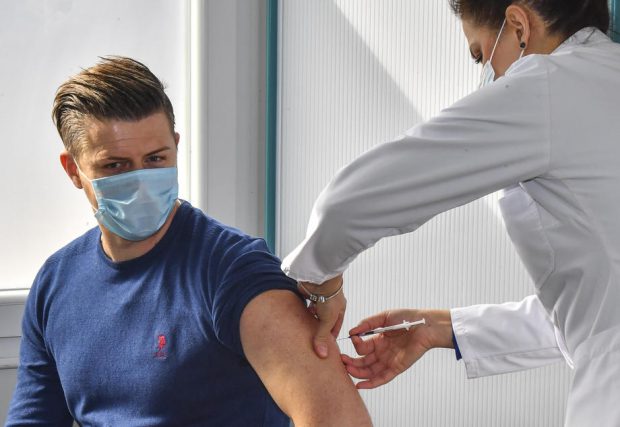 Comitetul de Vaccinare a anunțat data la care vor fi disponibile noi locuri la vaccinare pentru persoanele peste 65 de ani