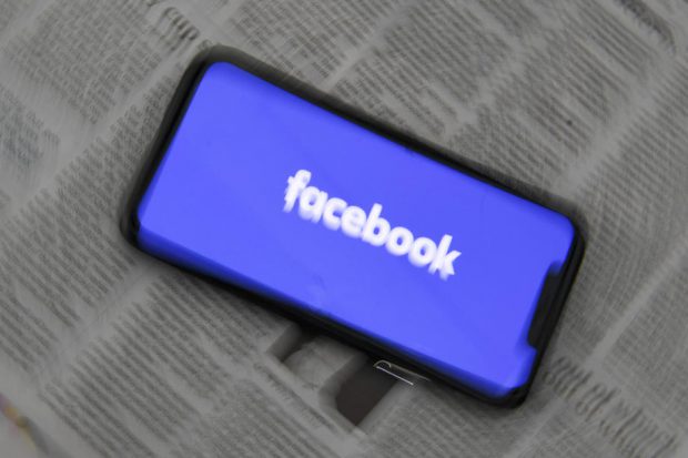 De ce a rupt Facebook prietenia cu Australia: o aprigă dispută despre bani, monopolul giganților tech și importanța presei în democrație