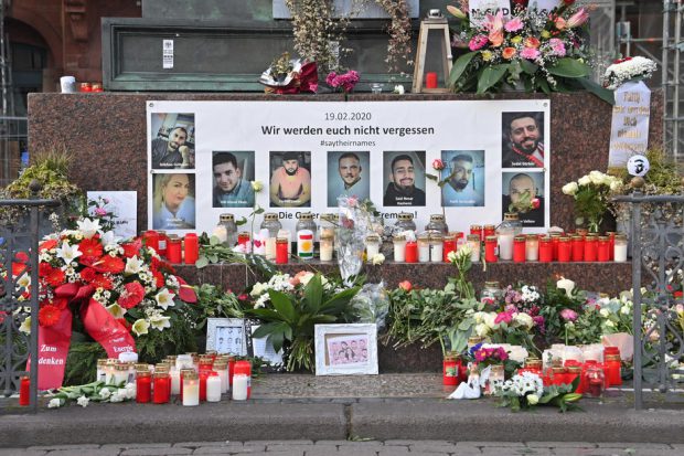 Două memoriale dedicate victimelor atentatului rasist de la Hanau, în care a fost ucis și românul Vili Viorel Păun, au fost profanate. Poliția germană a declanșat o anchetă