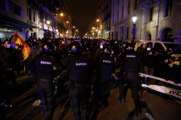 A șasea noapte de proteste în Spania, după arestarea lui Pablo Hasel, un rapper devenit simbol al libertății de exprimare