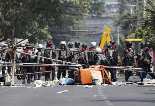 Cel puțin patru morți în timpul protestelor din Myanmar, după ce poliția militară a deschis focul asupra manifestanților pro-democrație