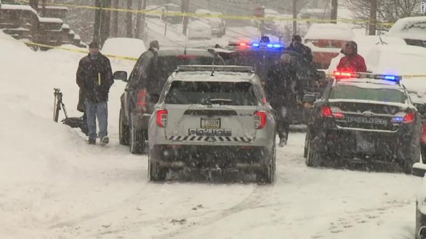 Un cuplu a fost executat în fața casei de vecinul supărat că zăpada curățată de cei doi ajunge pe aleea lui, într-un orășel din Pennsylvania