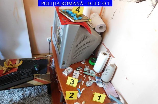 Percheziții la un suspect de trafic de minori. Bărbatul a exploatat sexual mai multe tinere și o adolescentă în mai multe state europene