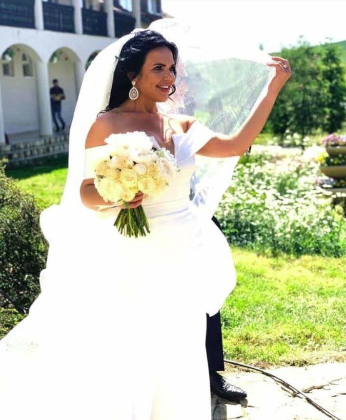 Ioana și Ilie Năstase se află în plin divorț, iar bruneta face noi dezvăluiri despre relația lor. „Cadourile pe care mi le-a oferit, inclusiv maşina şi verigheta, îmi vor rămâne”