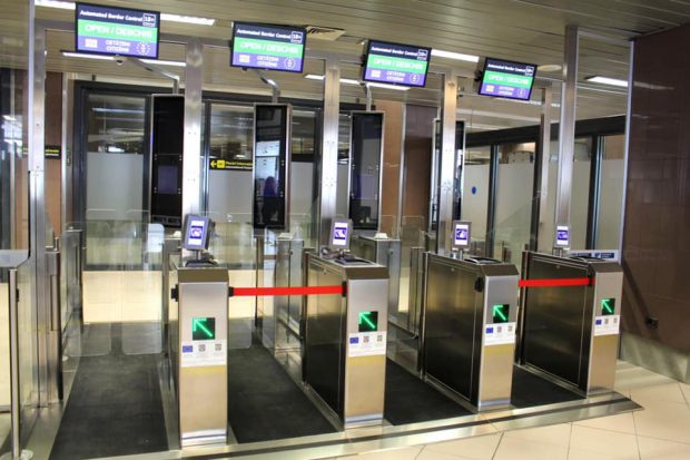 Aeroportul Otopeni are 6 porți de control automat al pașapoartelor. Pasagerii cu documete biometrice nu vor mai sta la cozi