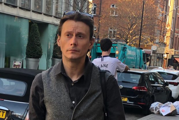 Marius Manole, noul prezentator al emisiunii „Întrebarea mesei rotunde”, de la PRO TV. „I-am luat show-ul lui Daragiu și sunt mândru”