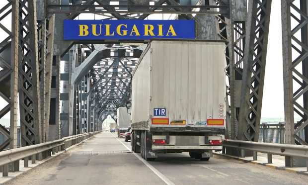 Cinci români, cercetați penal, după ce au vrut să intre în Bulgaria cu teste COVID-19 false