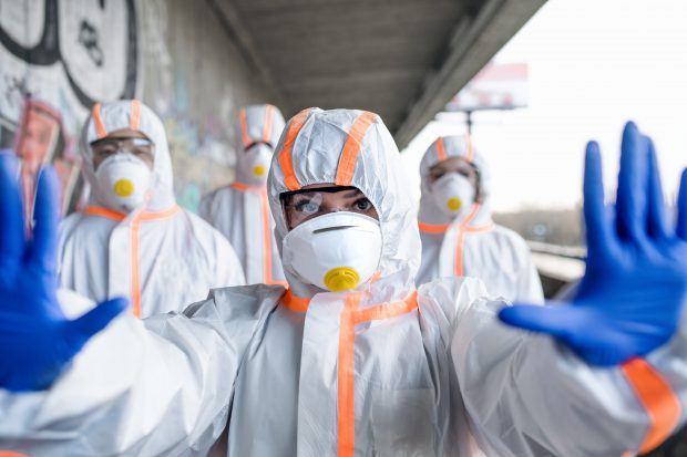 Anul 2050. Valul 384 al pandemiei. „Nu uita să îți pui masca de oxigen”, îmi spune holograma premierului RX3000