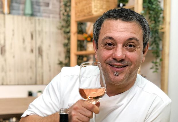 Imagine Stire Cine gătește, de fapt, acasă la chef Sorin Bontea. Juratul de la Antena 1 a lămurit misterul. „Trebuie să vă zic un secret” | 2review.ro